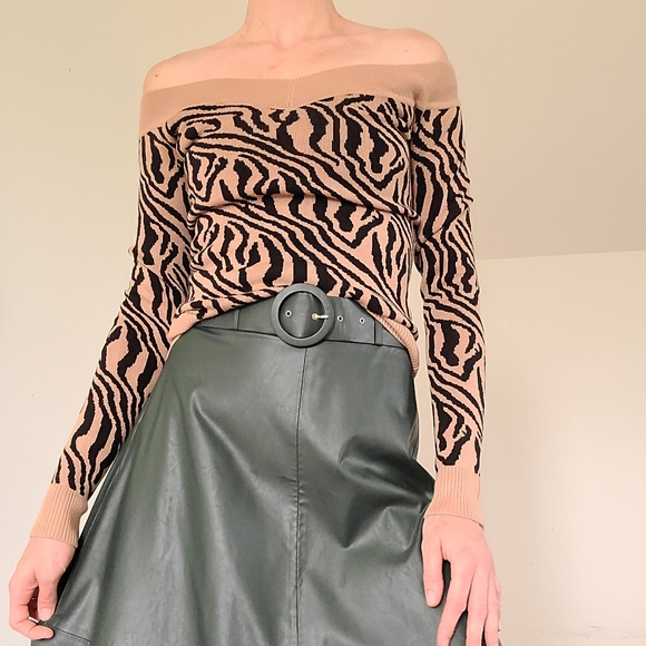 GUESS - NWT Animal print sweater - Picture 5 of 11